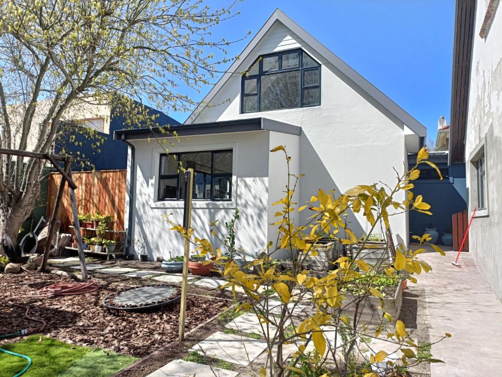 Happy Days, Claremont, Kapské Město