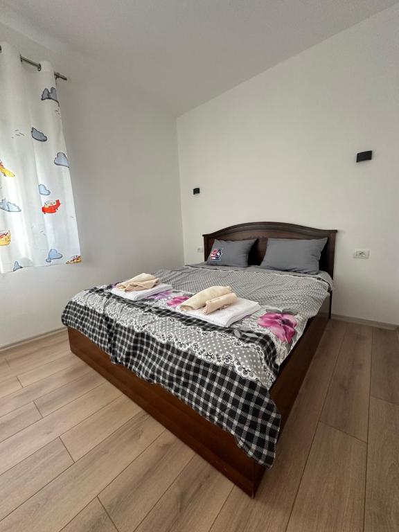 Gardenhouse2, Mëmëlisht