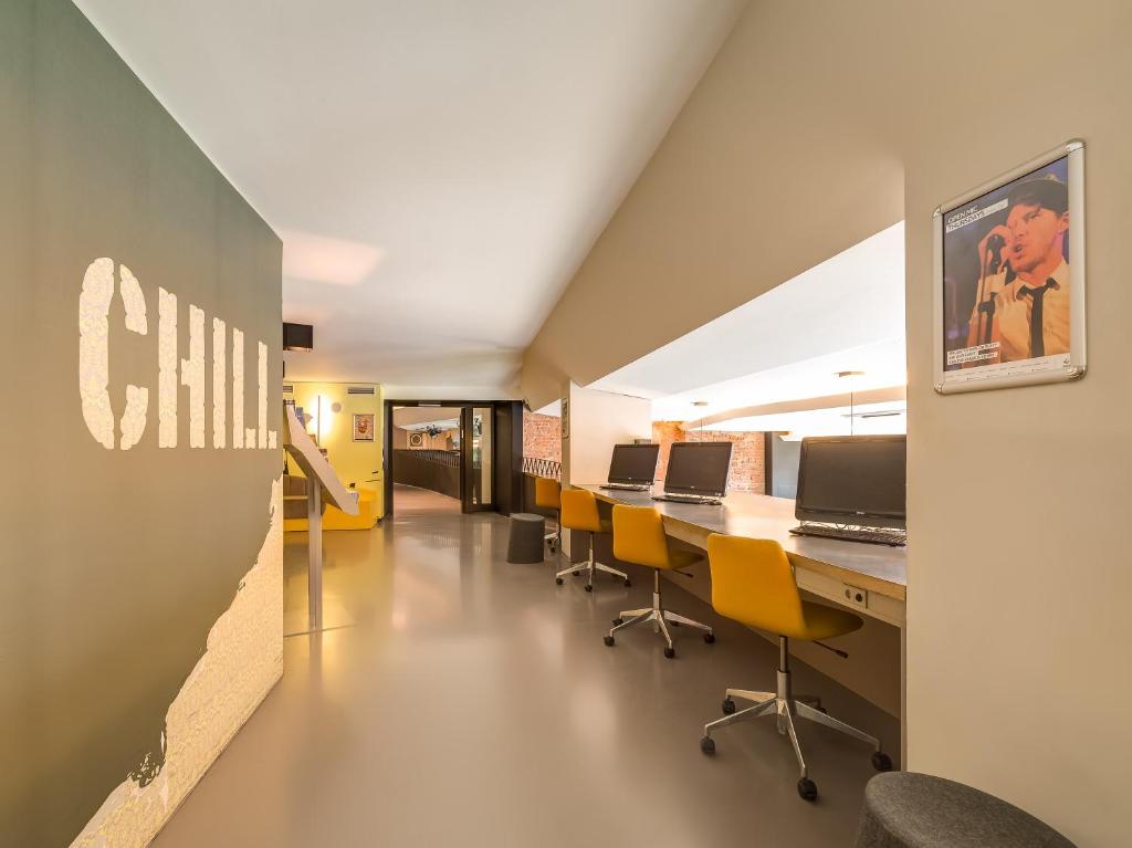 Shared lounge/TV area