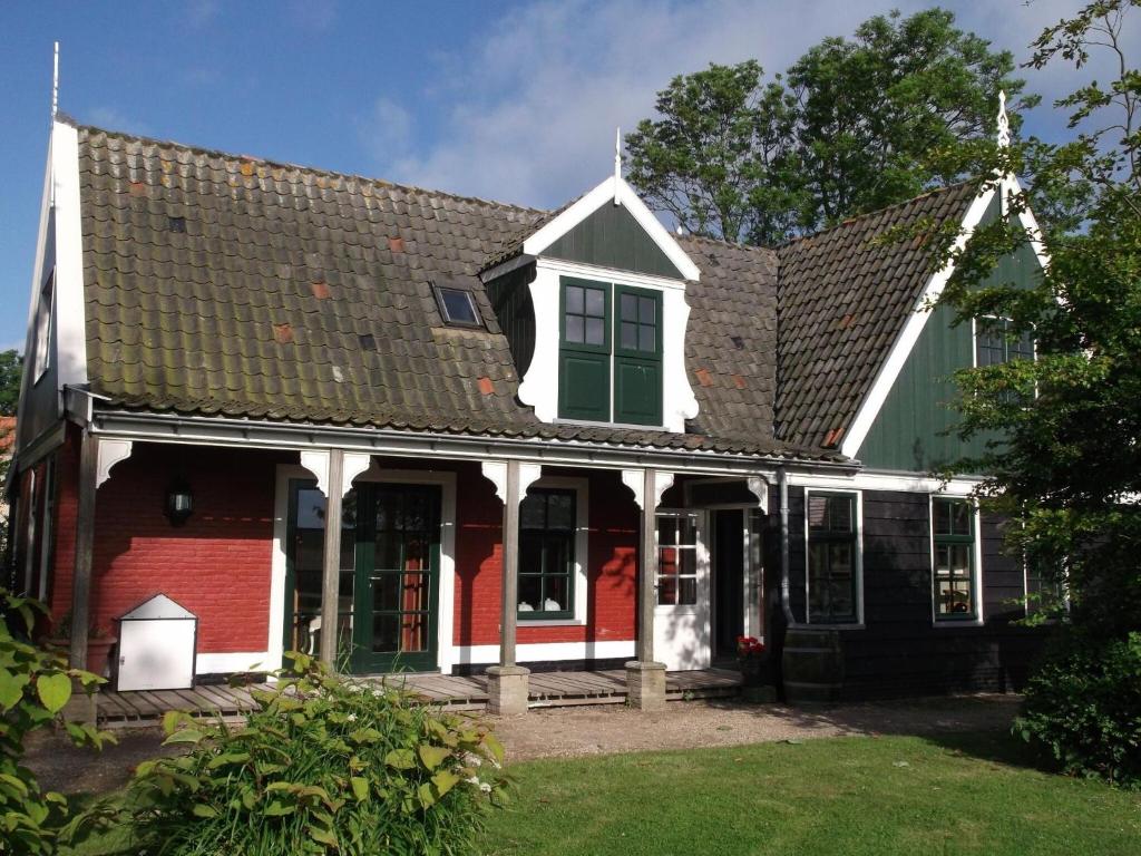 Comfortable Coastal Getaway, Hippolytushoef