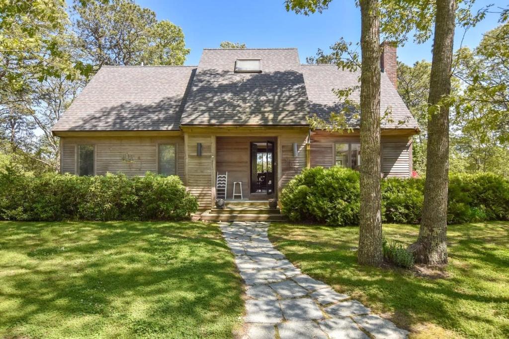 Waterfront on Pond w Private Beach, Chatham