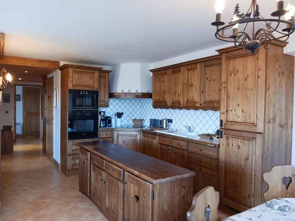 Spacieux 4 pièces au ski, 3 chambres, accès piscine - FR-1-411-948 - 4