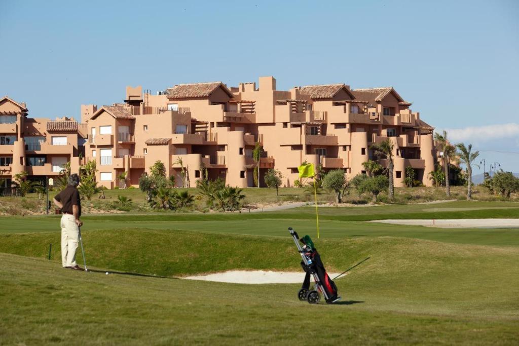 Superb 2 Bed Apartment on Mar Menor Golf Resort with Free WIFI, Los Martínez