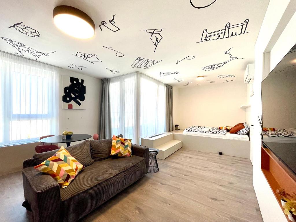 Peak at Danubius, Nivy