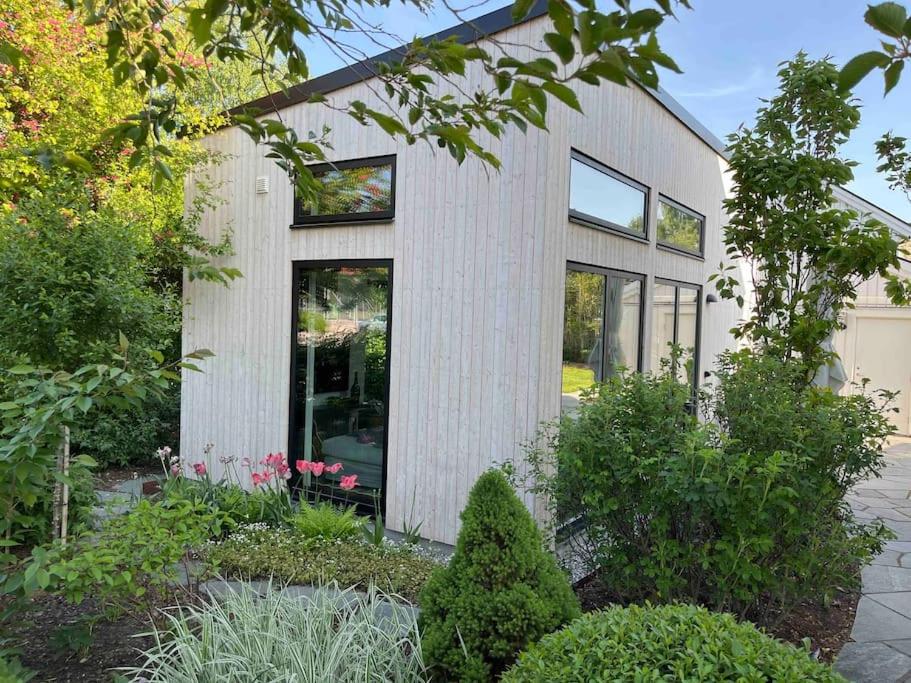 Mini House, Gribbylund