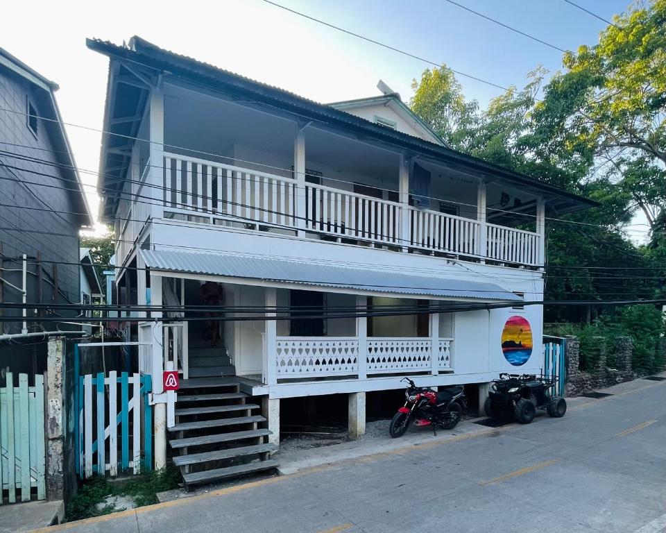 Apartment in center of town #2, Utila