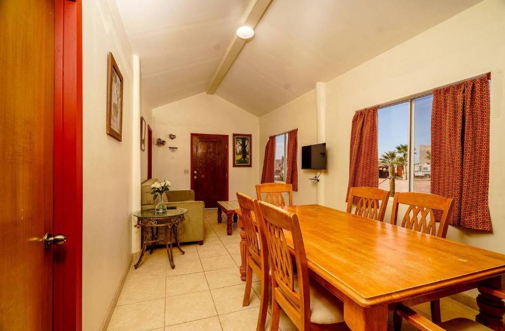 Beach Bungalow, Pool and direct Beach Access - 4