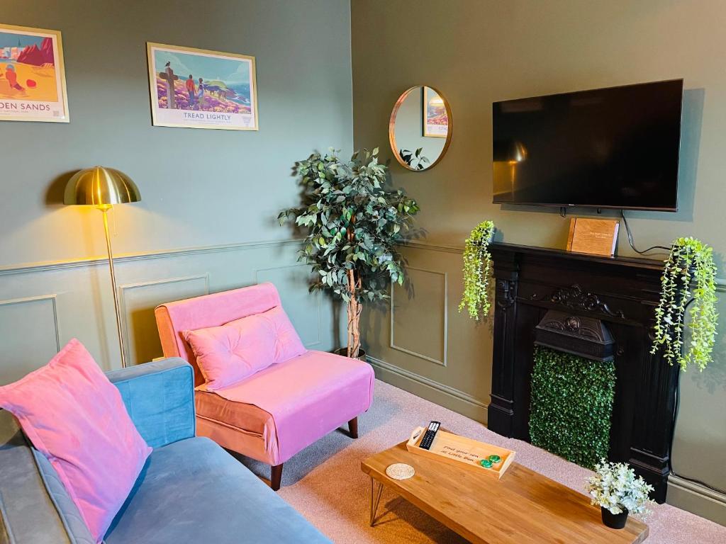 Ffau Bach - Little Den, Pembroke Dock