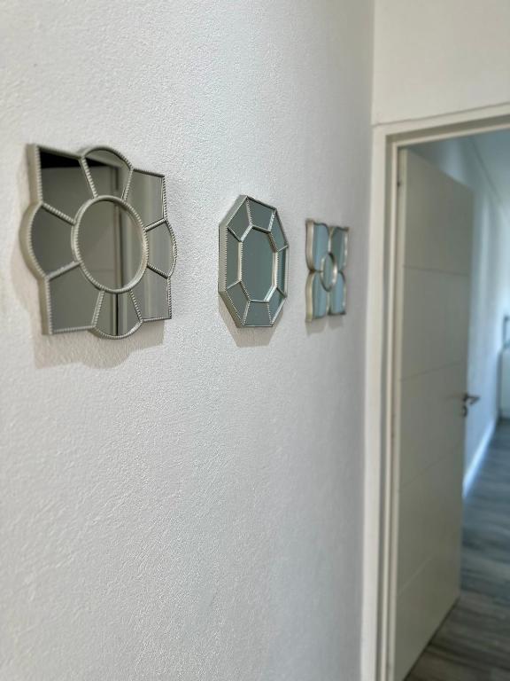 Casa familiar a la laguna en San Sebastian, Escobar, 3 dormitorios, jardín, pileta, parrilla y canoas - 2