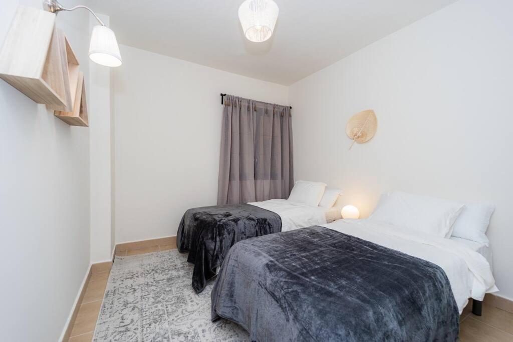 Seaview 2-Bedroom Apartment Pool, Terrace & Cerro Gordo Nature Park - 5