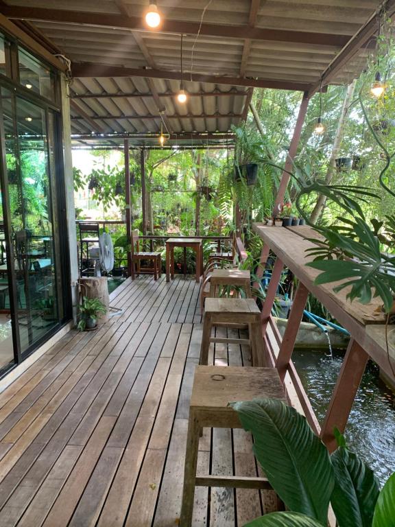 Restaurant, Baan Suan Duang Porn Resort in Lampang