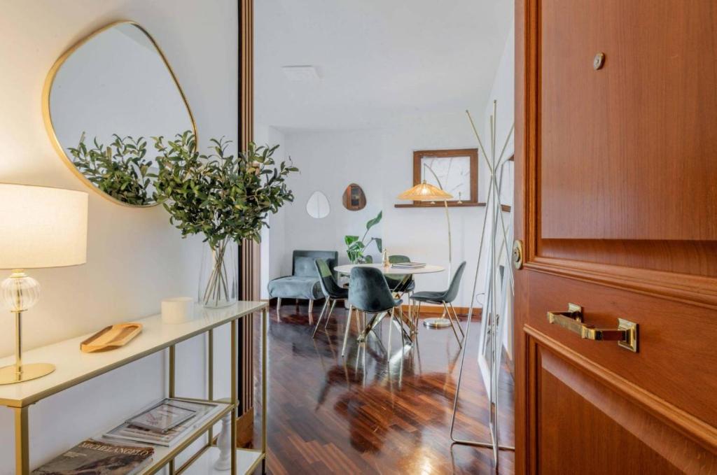 Luxury Boutique Apartment - 4