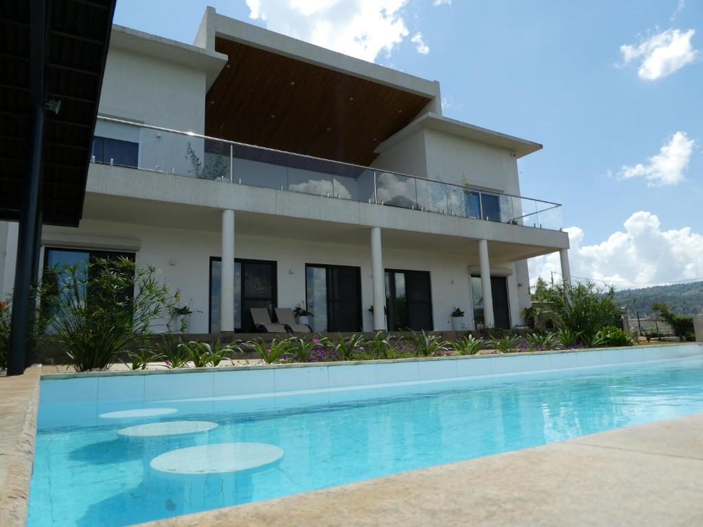 Luxurious New-Built Home with Pool and Valley View, Kigali
