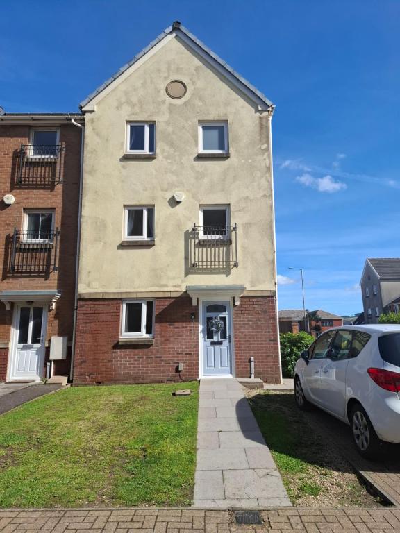 Driftmark Beachfront location Aberavon Beach Sea Views Large Driveway parking private site fibre optic wi fi, Port Talbot