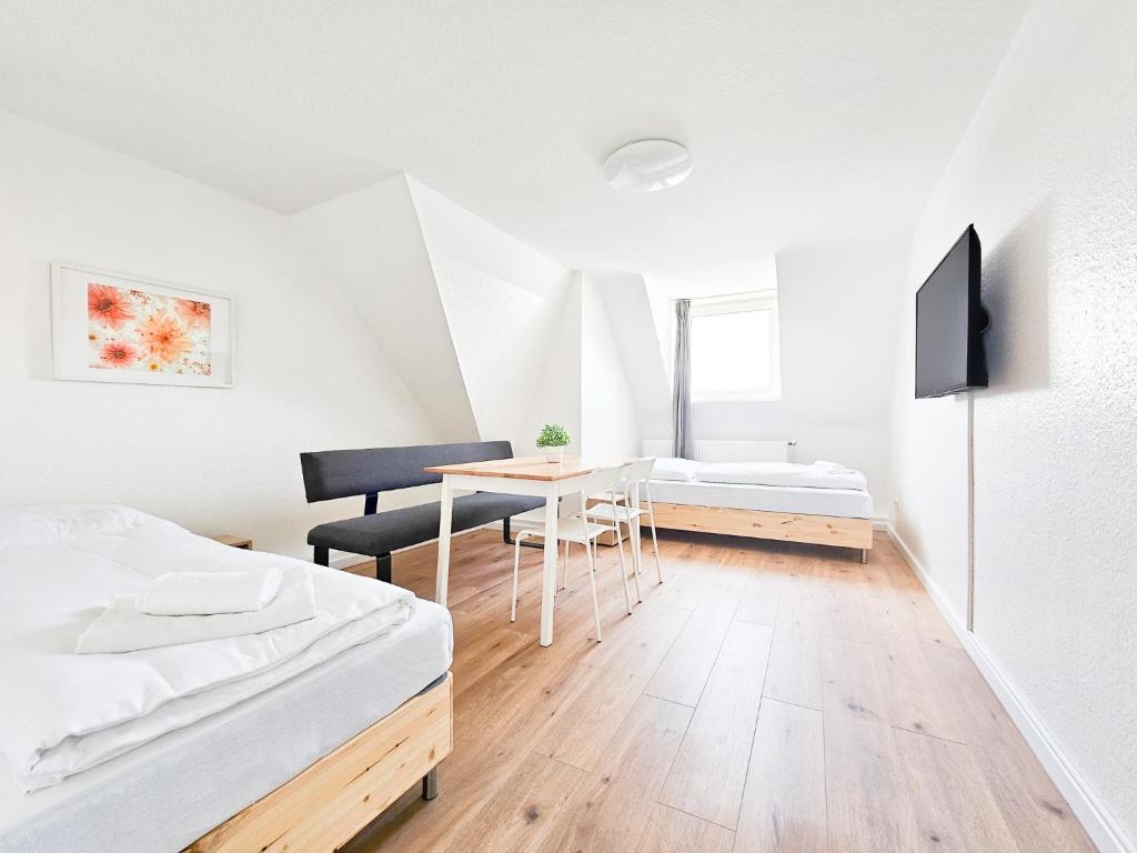Tolstov Apartments - 2 Zimmer Dachgeschosswohnung - 25 Min zur Messe DUS, Krefeld