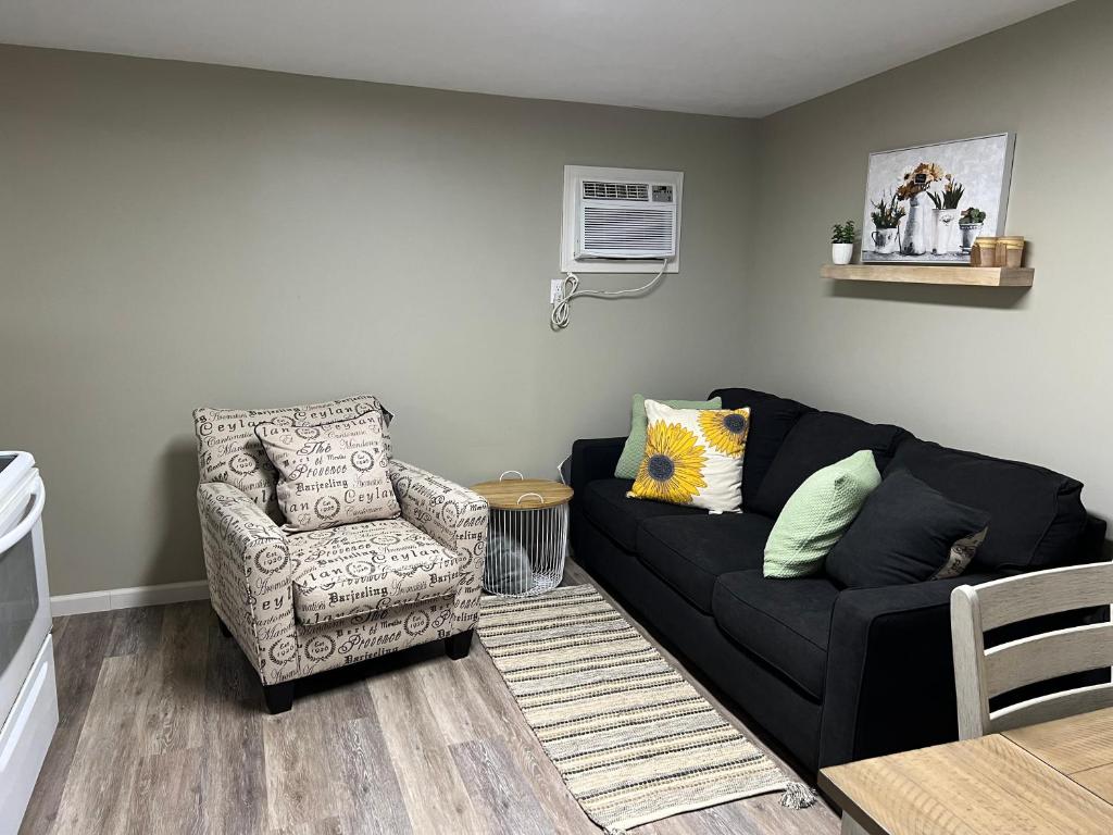 Cottage on Charles, Roxboro