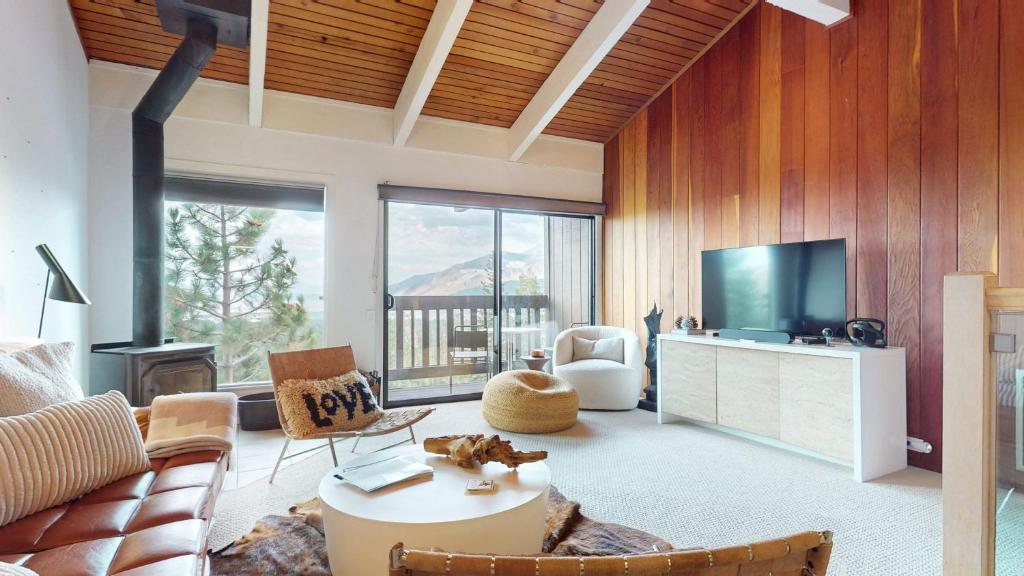 Mammoth Point #117 condo, Mammoth Lakes