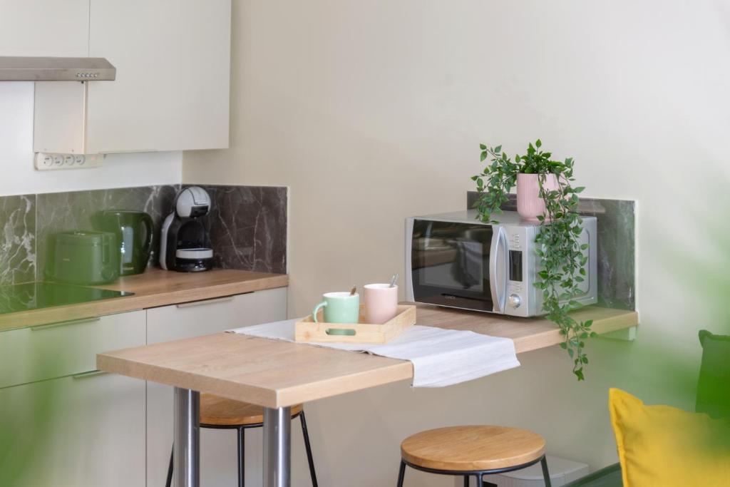 Escapade au port, Studio rénové, climatisé, La Seyne-sur-Mer