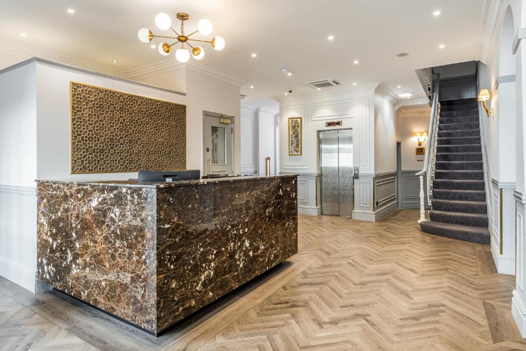 Princes Square Hotel