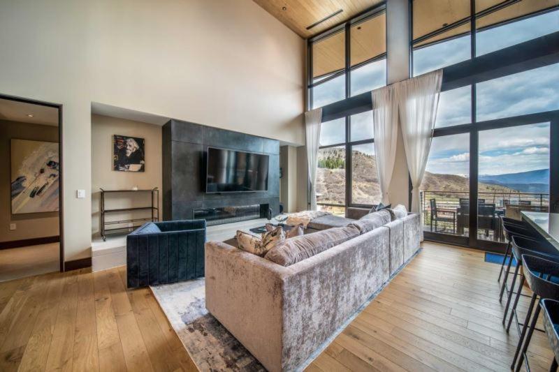 One Snowmass East 703 by Snowmass Mountain Lodging, Snowmass