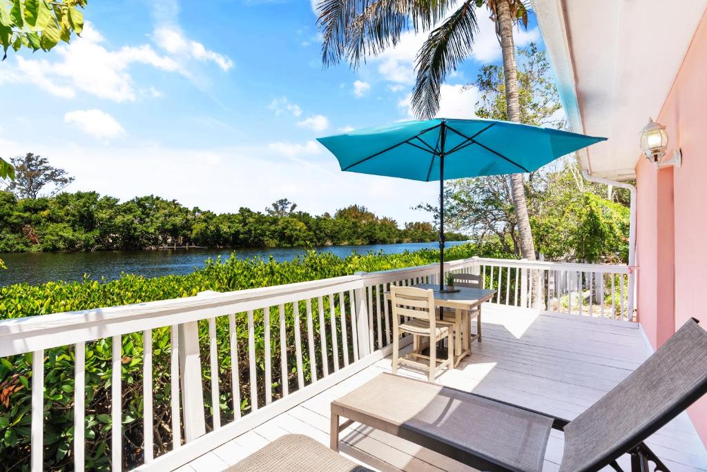 Heron Lagoon, dock, pool, the Ringling at Siesta Key Bungalows, Siesta Key