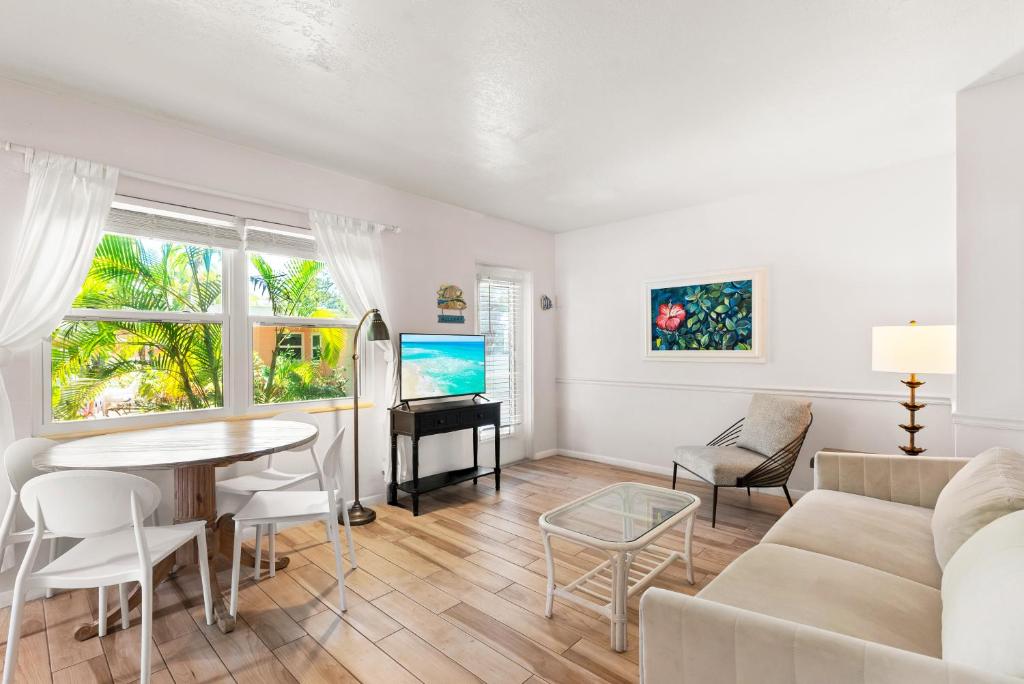 Heron Lagoon, dock, pool, the Hibiscus at Siesta Key Bungalows, Siesta Key