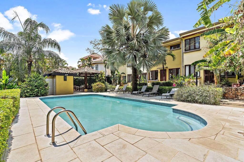 LSI1 Cozy 2 Bdrm Villa Central and Steps to Beach, Tamarindo