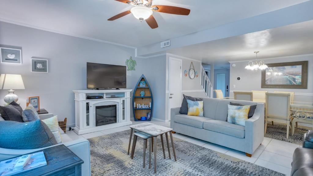 Pet Friendly, Private Deck, Coastal, Hilton Head Island