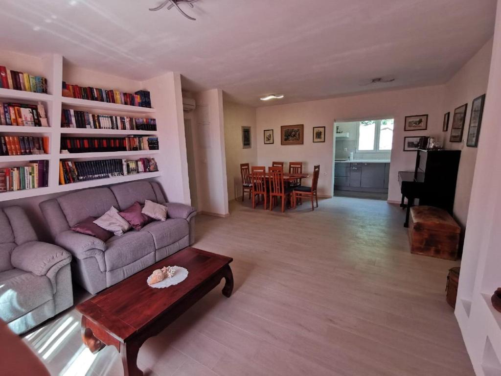 Apartment Nera ST - Two-Bedroom Apartment with Sea View, Omiš