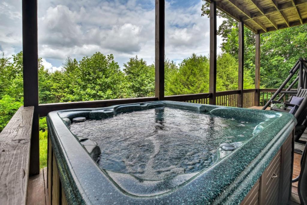 Summit Escape - Miles of mountain views, Blue Ridge