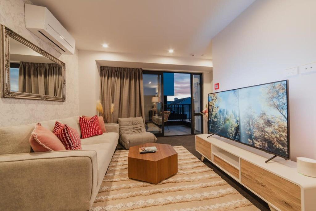 Triple Treat on Fitzgerald - Your 3-BR Getaway, Christchurch