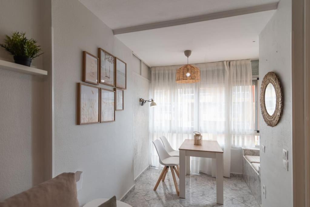 Ideal parejas y nómadas - Teletrabajo, vistas al mar, WiFi alta velocidad, AC y cerca de la playa - 4