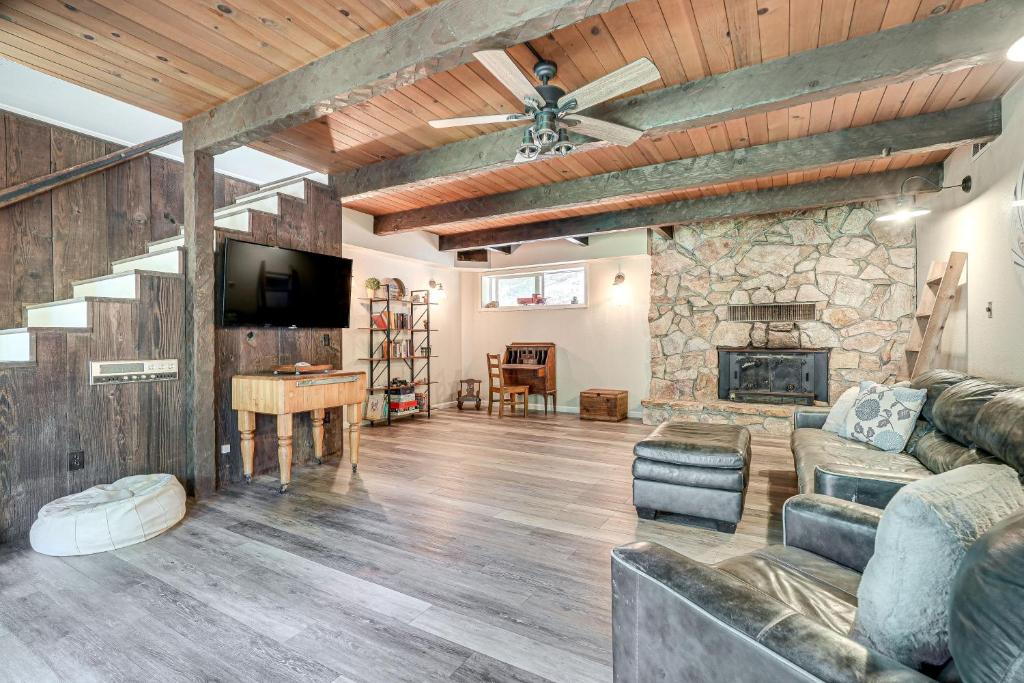 Mtn-View Gem Deck, Grill and Fire Pit in West Point, Volcano