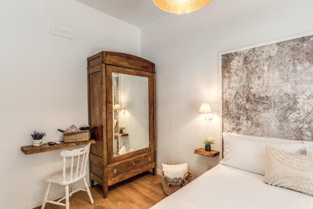 Annamaria Rooms, Neapol