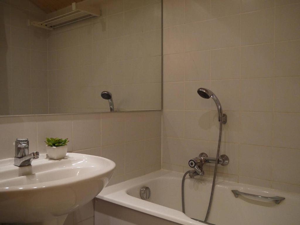 Appartement convivial à Méribel avec accès aux pistes et balcon - FR-1-355-75 - 4