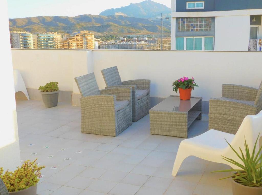3Bed Penthouse Apt with Private Terrace & Balcony - 3