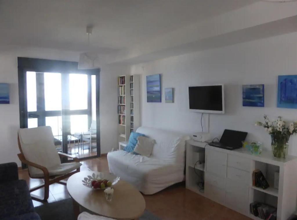 3Bed Penthouse Apt with Private Terrace & Balcony - 4