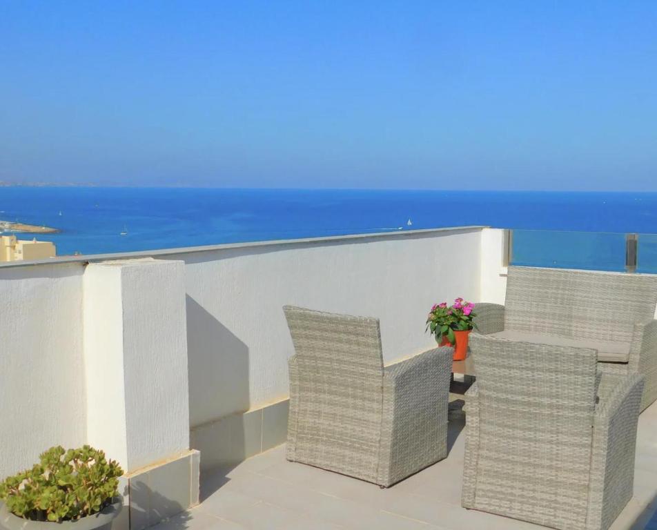 3Bed Penthouse Apt with Private Terrace & Balcony, El Campello