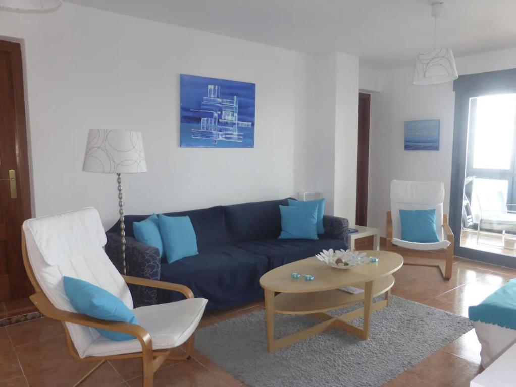 3Bed Penthouse Apt with Private Terrace & Balcony - 2