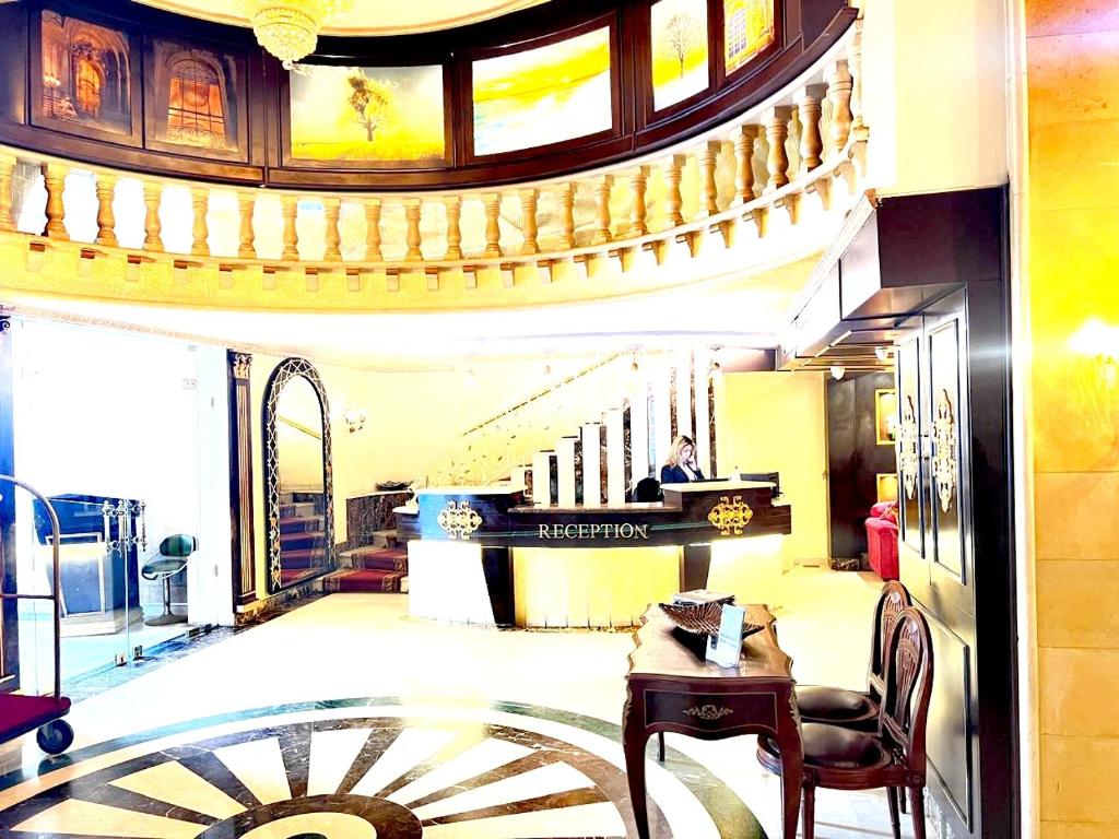 Lobby, Queens Suite Hotel in Beirut