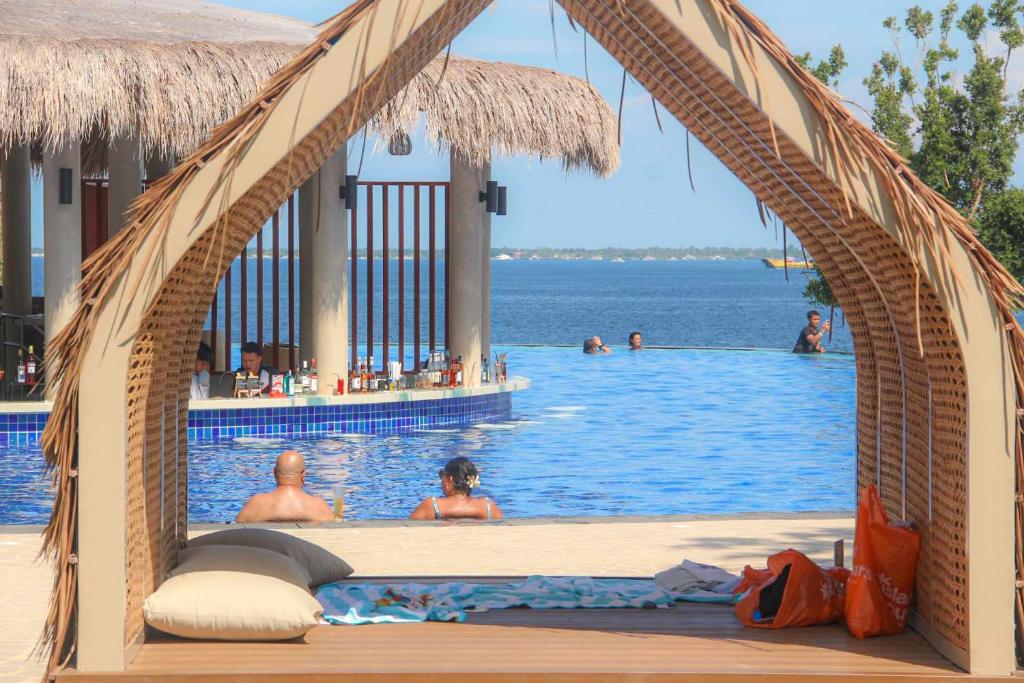 The Mactan Newtown, 1-BR Seaview Condo, Punta Engaño