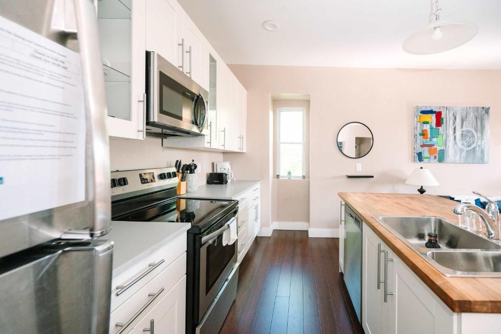 Acrisure Field Off Street Parking GroupStay, Appartement Pittsburgh