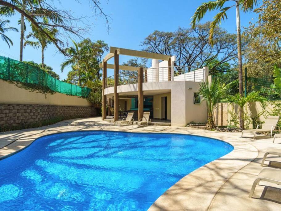 PP201 Modern Space in Centre of Town, Tamarindo