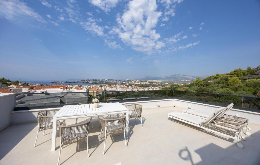 2 Bedroom Stunning Apartment In Split, Split