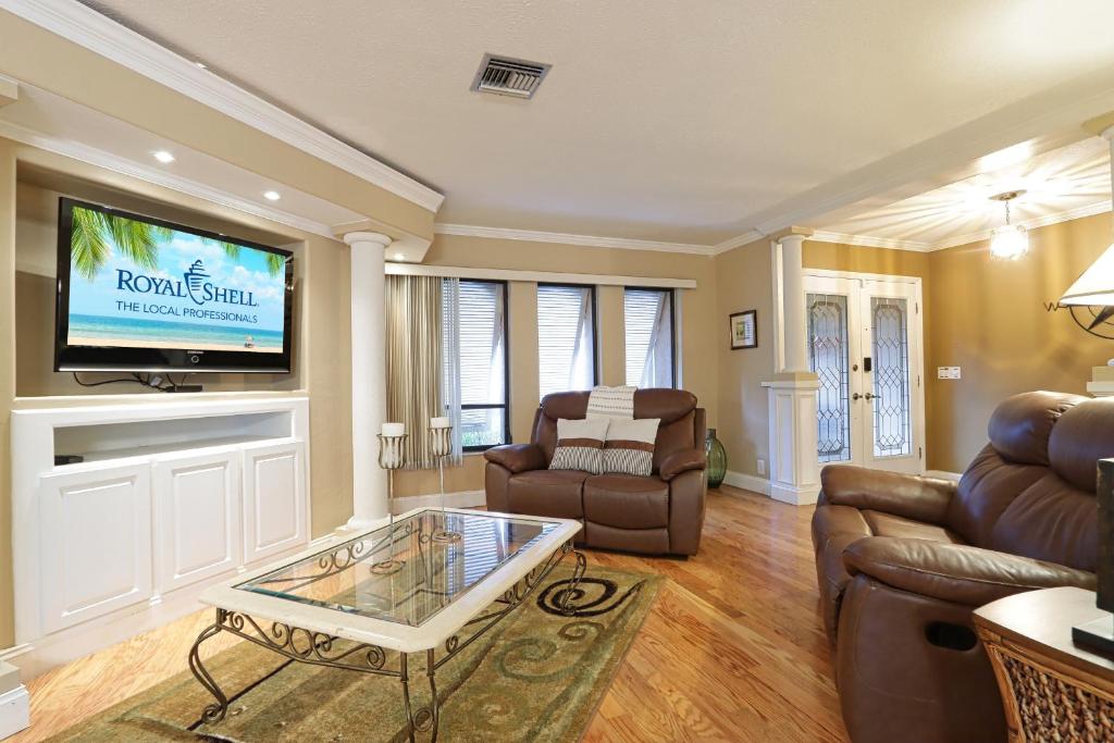 Good Times and Tan Lines, Cape Coral