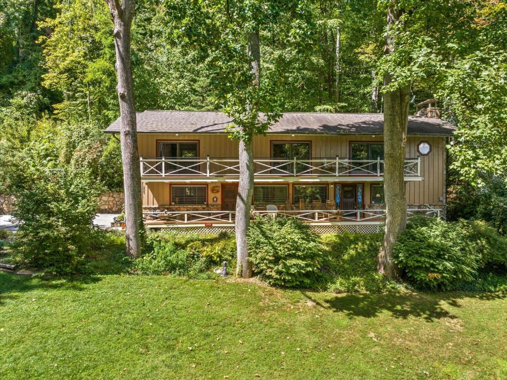 Bear Crossing, Gatlinburg