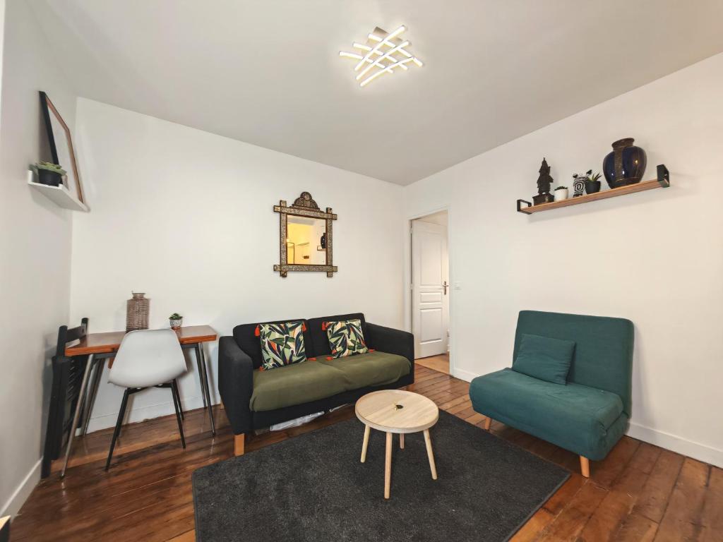 Cozy - Marché aux Puces de Saint-Ouen, Saint-Ouen