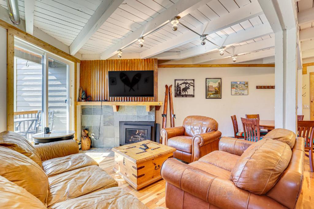 Mtn-View Condo with Community Perks in Silverthorne, Silverthorne