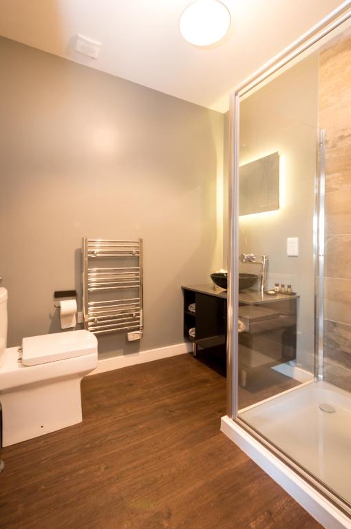 Aaron Wise Apartments photo