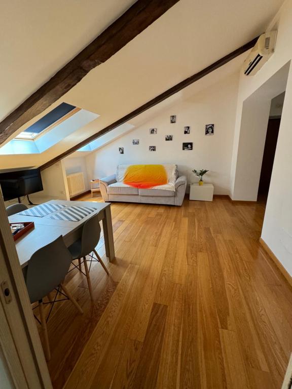 Loren House - 1